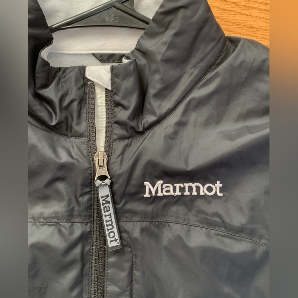 Marmot Women lightweight, polyester windbreaker
